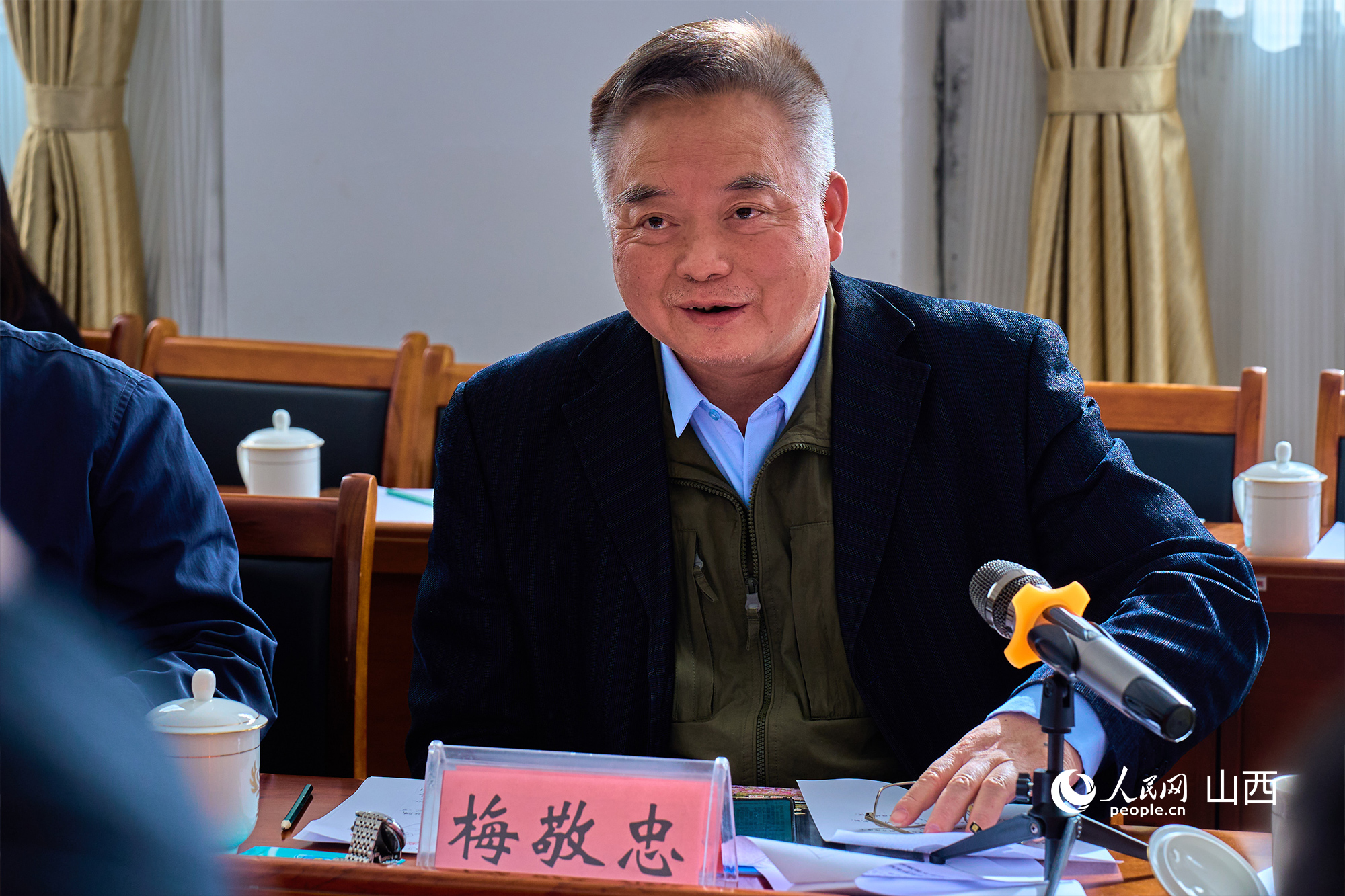 中央黨校（國家行政學院）文史教研部原副主任、教授梅敬忠。人民網(wǎng) 張超寧攝