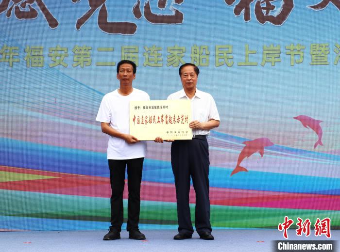 溪邳村獲“中國連家船民上岸富起來示范村”榮譽稱號?！×珠派?攝