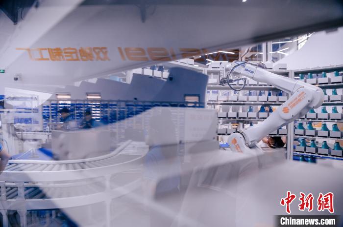 最快一個多小時，“私人訂制”的鞋子就能完成生產?！±钅宪?攝