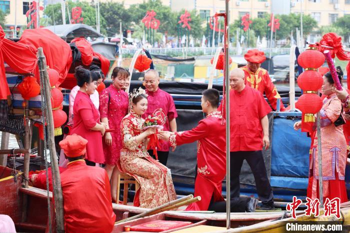 連家船民婚俗秀之迎親禮和成親禮?！×珠派?攝